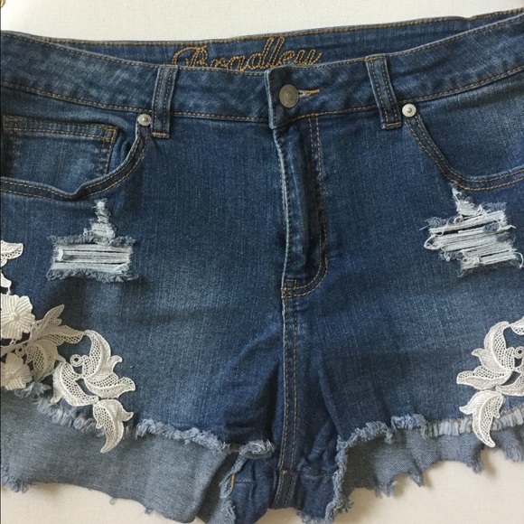 🌸Flower Appliqué Festival Shorts🌸 - Picture 8 of 8